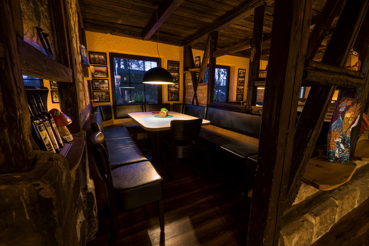 Restaurant & Saal – Parkgaststätte Laucha Blick in den Gastraum Restaurant & Saal - Parkgaststätte Laucha Blick in den Gastraum