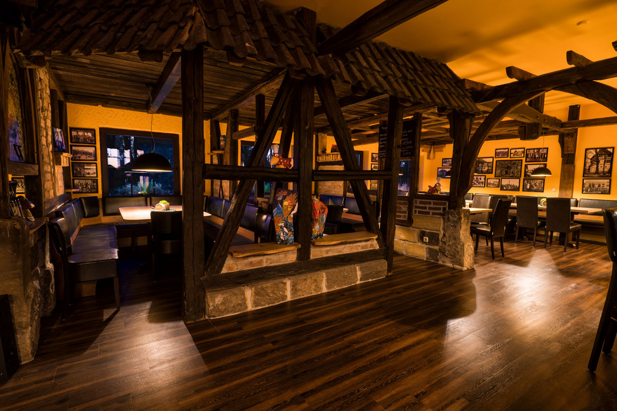 Restaurant & Saal – Parkgaststätte Laucha Blick in den Gastraum Restaurant & Saal - Parkgaststätte Laucha Blick in den Gastraum