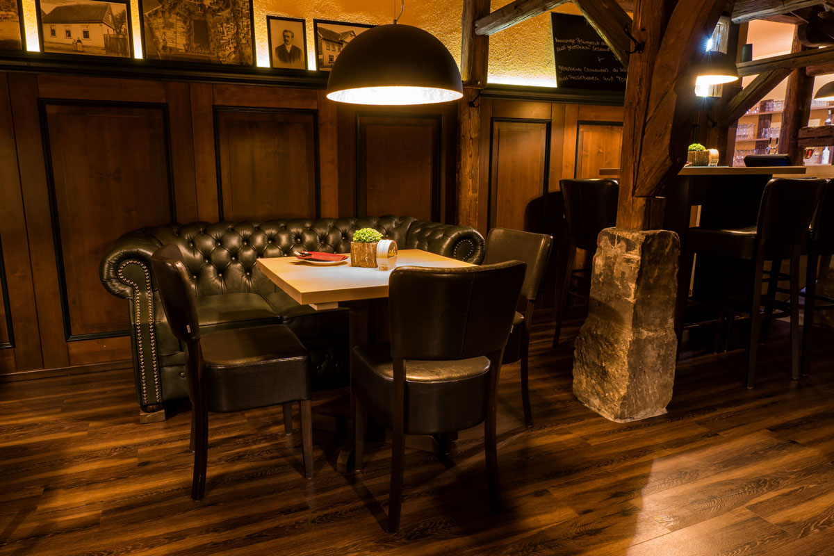 Restaurant & Saal – Parkgaststätte Laucha Blick in den Gastraum Restaurant & Saal - Parkgaststätte Laucha Blick in den Gastraum
