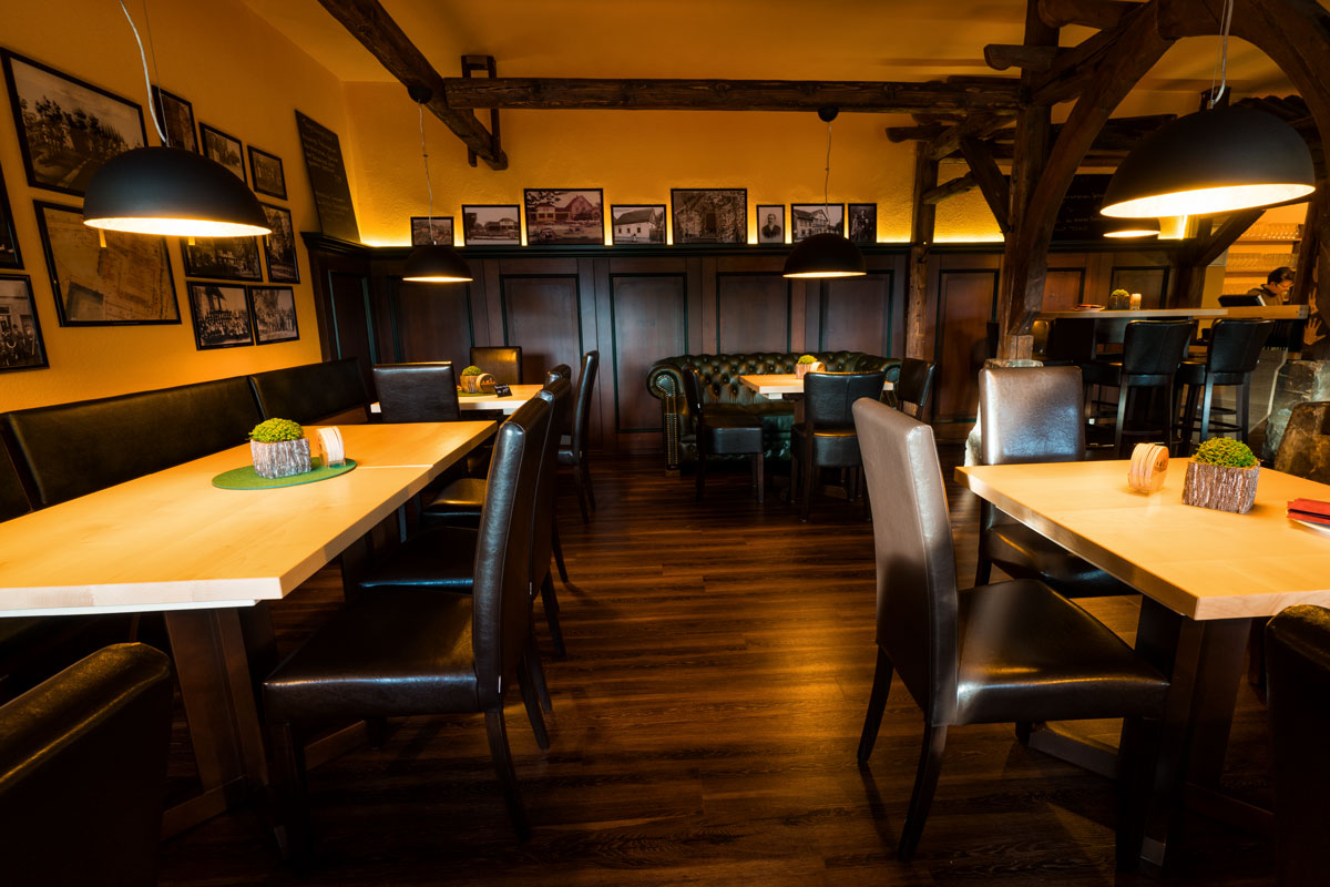 Restaurant & Saal – Parkgaststätte Laucha Blick in den Gastraum Restaurant & Saal - Parkgaststätte Laucha Blick in den Gastraum