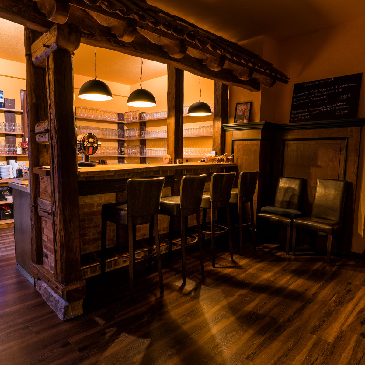 Restaurant & Saal – Parkgaststätte Laucha Blick in den Gastraum Restaurant & Saal - Parkgaststätte Laucha Blick in den Gastraum