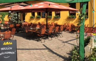 Parkgaststätte Laucha – Biergarten im Sommer Parkgaststätte Laucha - Biergarten im Sommer
