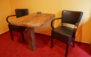 Pension Zimmer Parkgaststaette Laucha Schreibtisch mit Stühlen